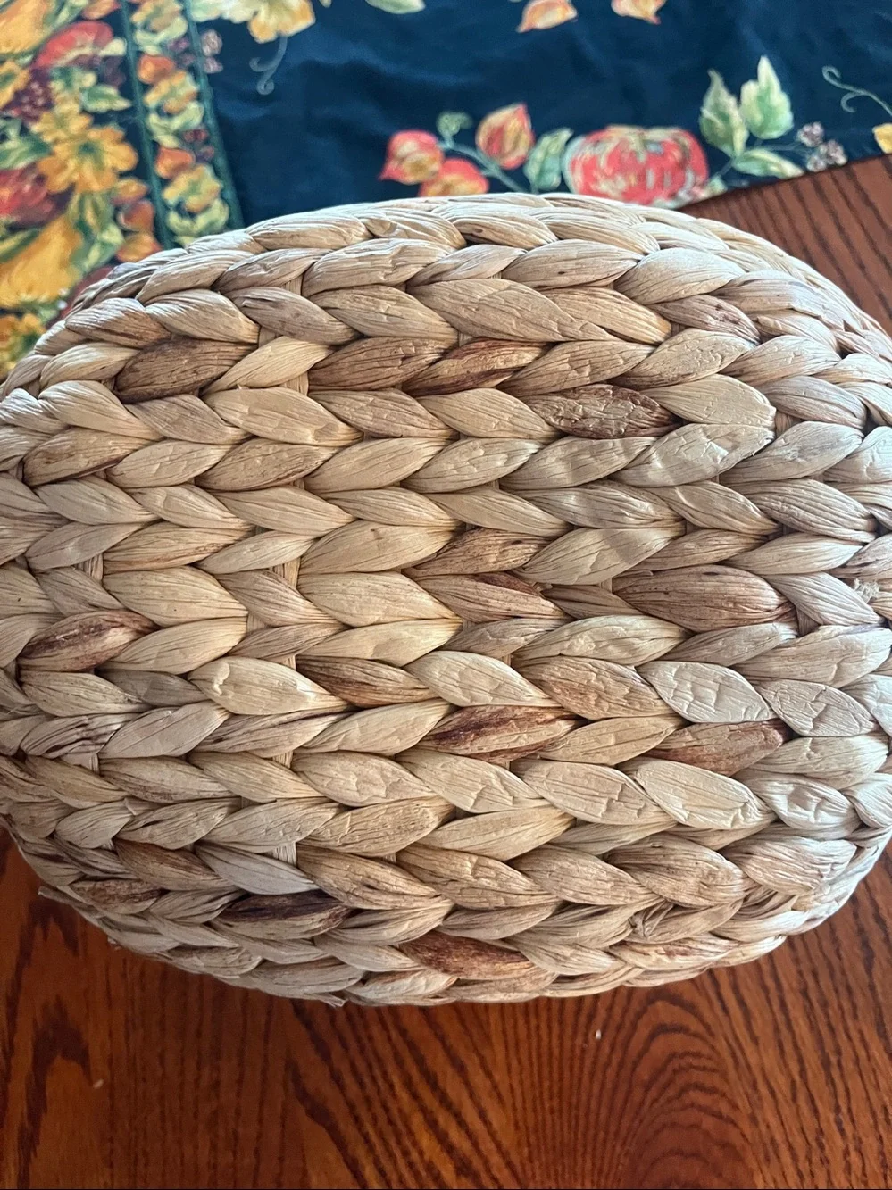Set of 3 stackable wicker baskets used 1x